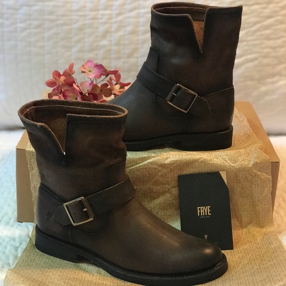 Frye Shoes - 🆕 Frye 🎉 HP 🆕 Natalie Engineer - Dark Brown